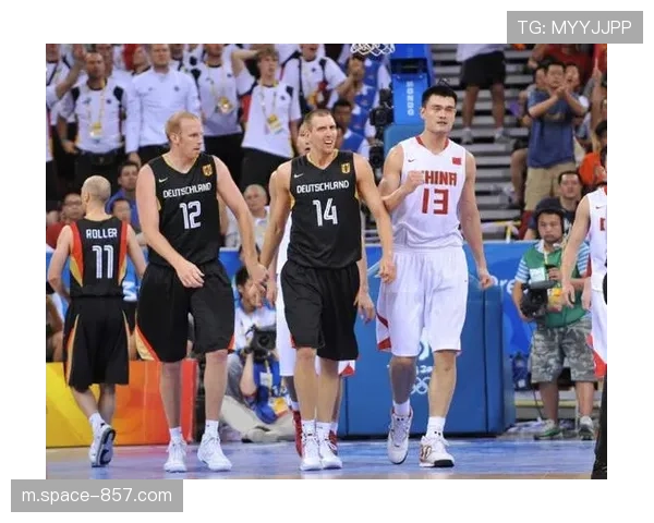 独行侠主场致敬球队名宿，感人视频回顾辉煌生涯