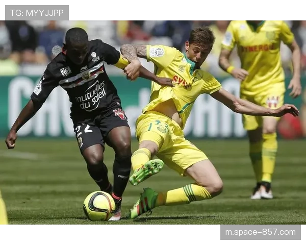 摩纳哥31次禁区内触球，压制昂热防线