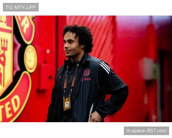 卡里克建议曼联调整锋线，出售齐尔克泽