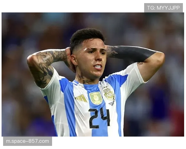 切尔西vs帕福斯赛前训练曝光，恩佐伤愈复出强化中场